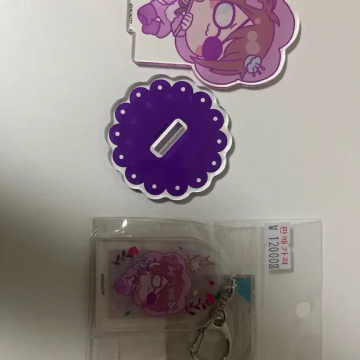 [BUNJANG] Attack on Titan Hange Zoe Acrylic Stand, Keyring, and Can Badge Set / (급처분) 진격의 거인 한지 조에 굿즈 팔아욥