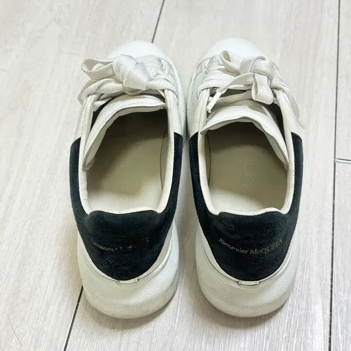 [BUNJANG] Alexander McQueen Oversized Sneaker White Black Heel US 35 / 알렉산더 맥퀸 오버솔 스니커즈 us 35