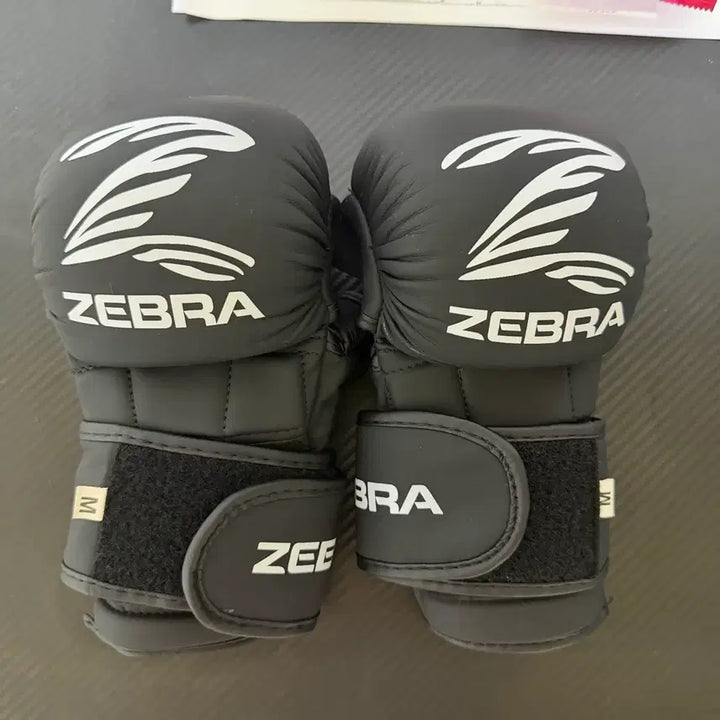 [SOLD OUT] 제브라 MMA 글러브 블랙 M