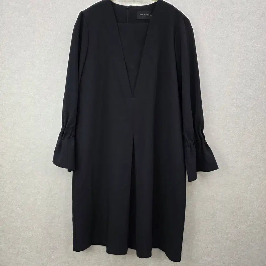 [BUNJANG] JADE IN NEW YORK V-Neck Flare Dress / 제이드 인 뉴욕 브이넥 플레어 원피스 JADE IN NEW YORK