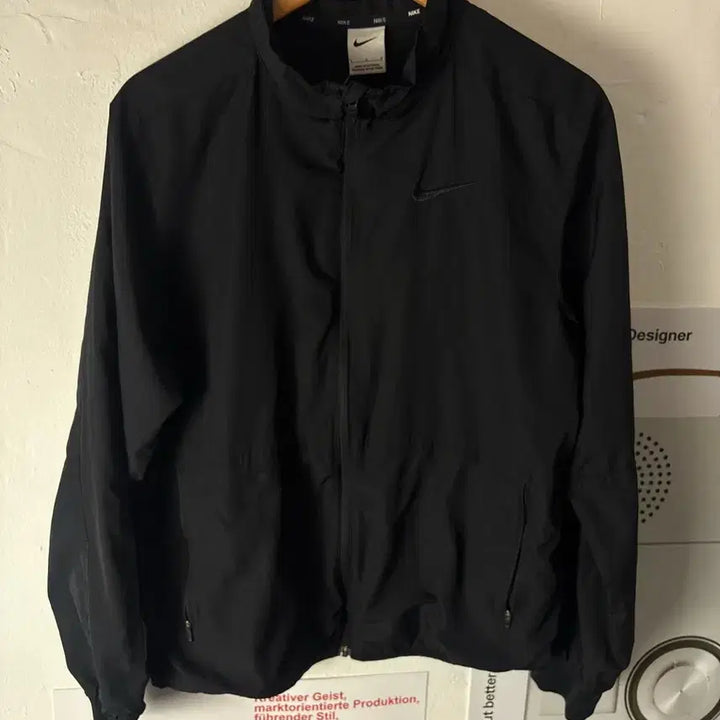 [SOLD OUT] 나이키 올블랙 스우시 바람막이