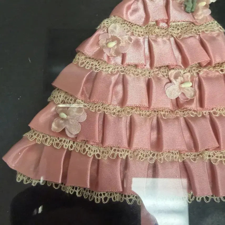 [BUNJANG] English Crinoline Lady Pink Dress Ribbon Art Frame / 영국 크리놀린 레이디 핑크 드레스 리본아트 프레임