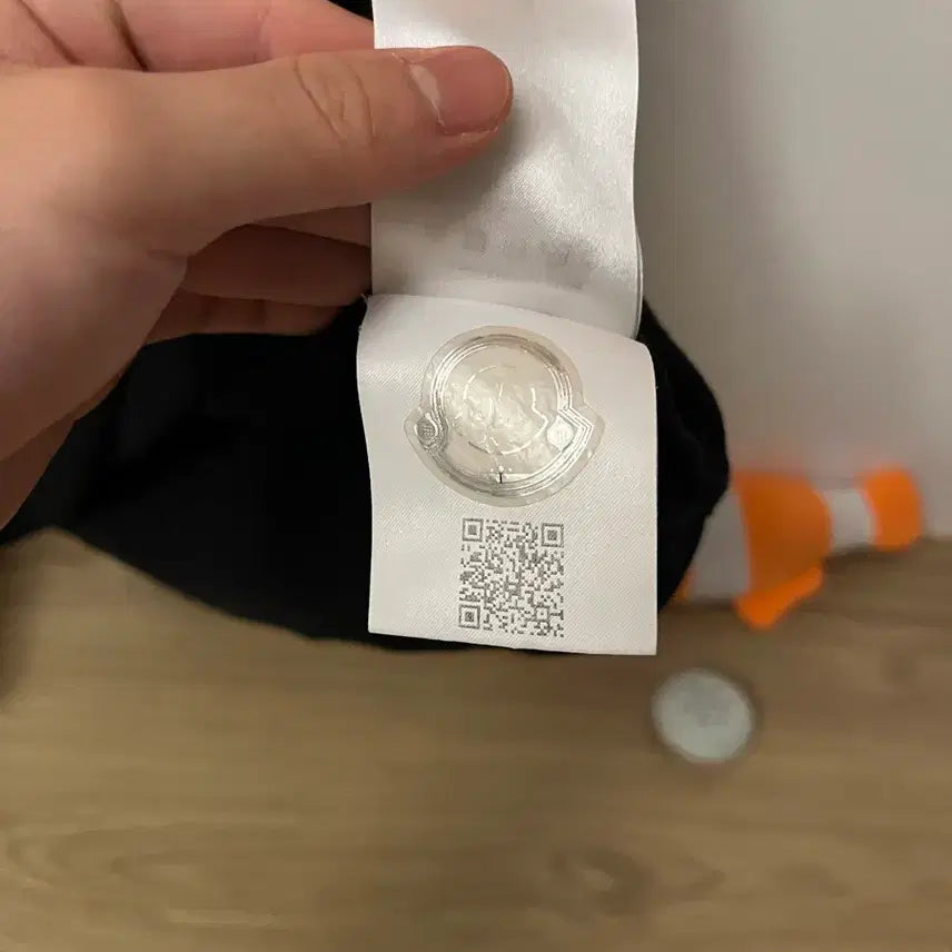 [BUNJANG] Moncler Black Polo T-Shirt / 몽클레르 반팔 카라티 블랙