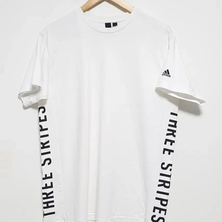 [BUNJANG] Adidas 3-Stripes Round Neck T-Shirt Size 95 / 아디다스 쓰리스트립 라운드 반팔티 95사이즈