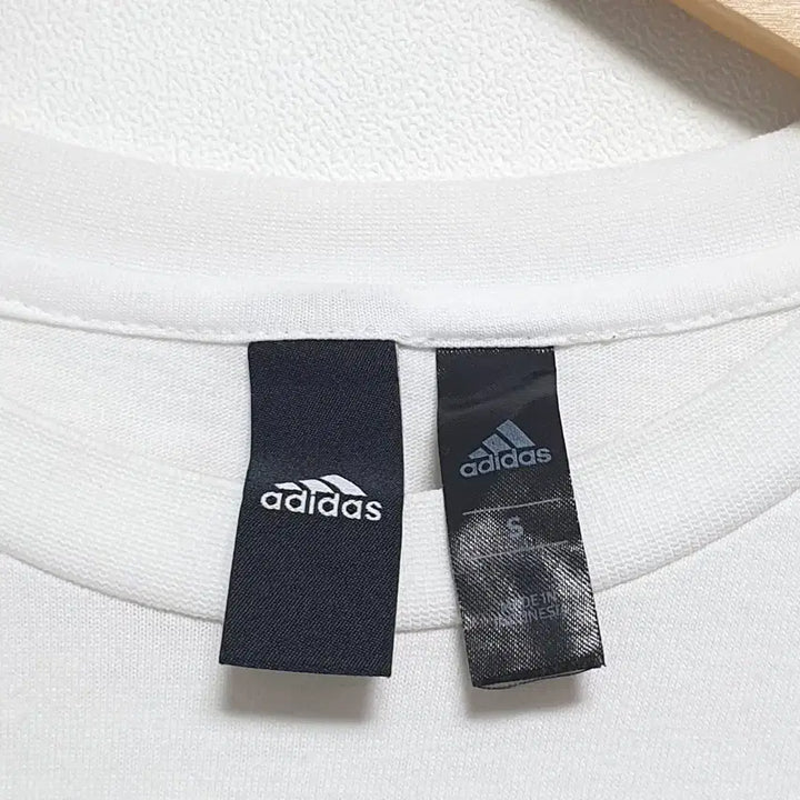 [BUNJANG] Adidas 3-Stripes Round Neck T-Shirt Size 95 / 아디다스 쓰리스트립 라운드 반팔티 95사이즈