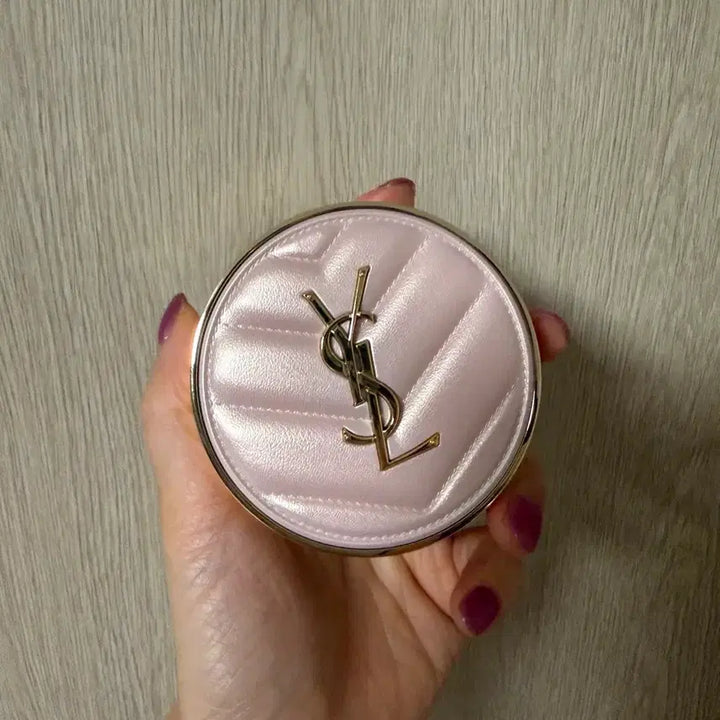[BUNJANG] Yves Saint Laurent Touche Éclat Glow Cushion B20 Ivory / 입생로랑 뚜쉬 에끌라 쿠션 B20 ivory 새제품