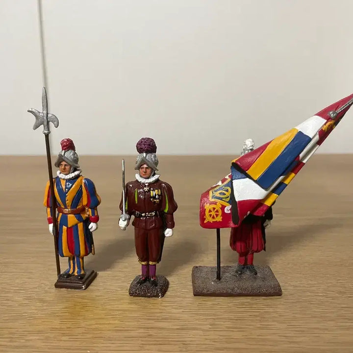 [BUNJANG] Vatican Swiss Guard Figure Set (4 Types) / 바티칸 스위스 근위대 피규어 4종 세트