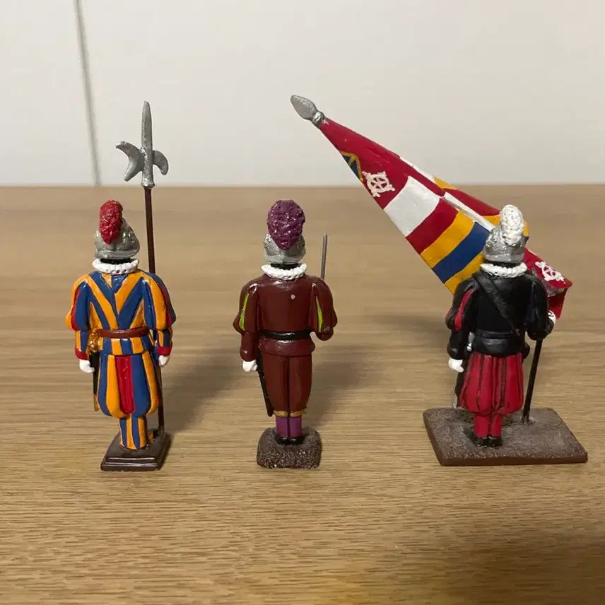 [BUNJANG] Vatican Swiss Guard Figure Set (4 Types) / 바티칸 스위스 근위대 피규어 4종 세트
