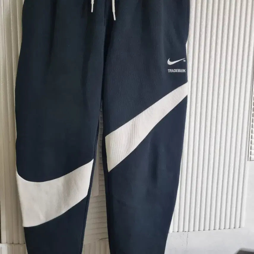 [BUNJANG] Nike Swoosh Jogger Pants Black/White Size M / 나이키 스우시 조거팬츠 블랙/화이트 사이즈M