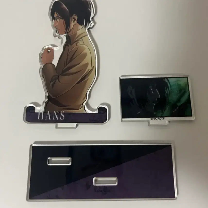 [BUNJANG] Attack on Titan Hange Zoe Acrylic Stand / (급처) 진격의 거인 한지 조에 아크릴 스탠드