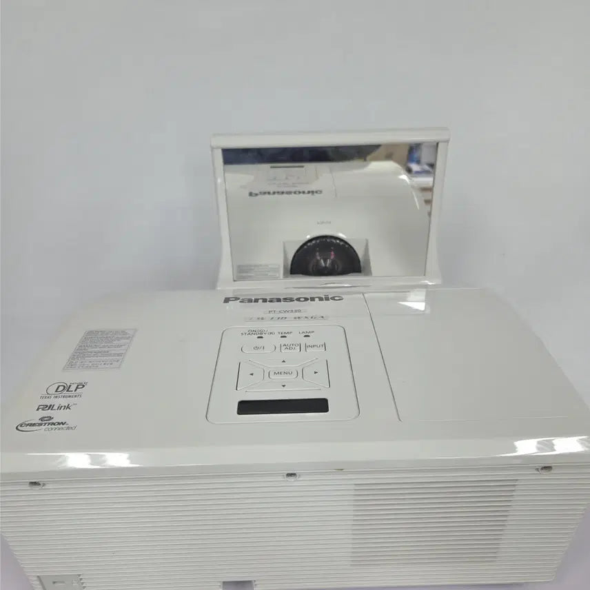 [BUNJANG] Panasonic Ultra Short Throw Projector PT-CW330EA / 파나소닉 초단초점 프로젝터 PT-CW330EA 저렴하게 놓아요