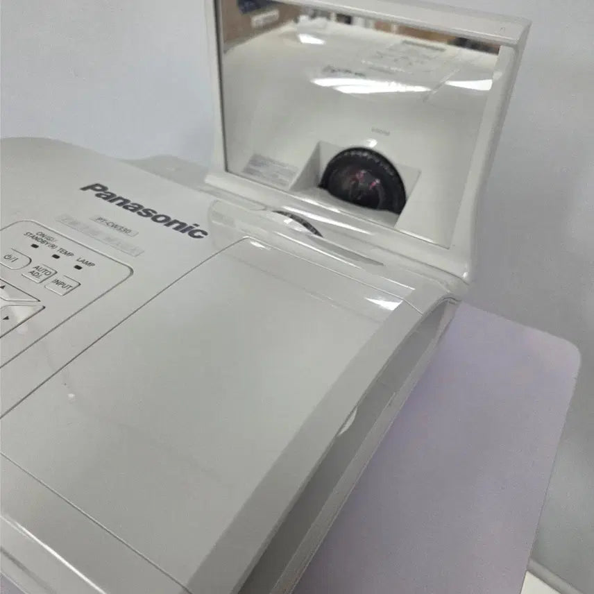 [BUNJANG] Panasonic Ultra Short Throw Projector PT-CW330EA / 파나소닉 초단초점 프로젝터 PT-CW330EA 저렴하게 놓아요