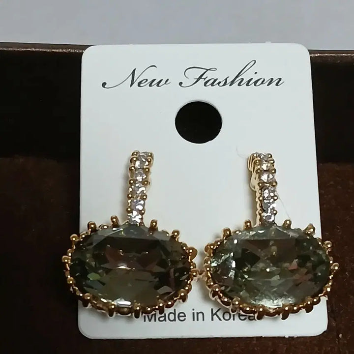 [BUNJANG] Oval Swarovski Crystal Earrings - Khaki Green / 타원형 스왈보석 카키(고퀄)그린 귀걸이