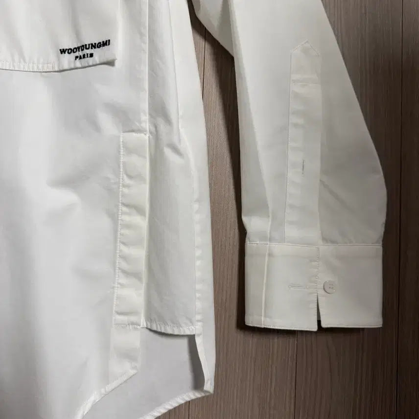 [BUNJANG] Wooyoungmi Back Logo Shirt White (Size 44) / [44] 우영미 백로고 셔츠 화이트 - 22SS