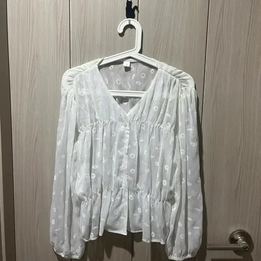 [BUNJANG] White Floral Puff Sleeve Blouse / 화이트 플로럴 퍼프 소매 블라우스