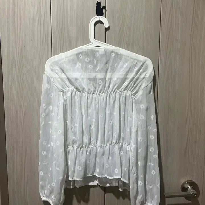 [BUNJANG] White Floral Puff Sleeve Blouse / 화이트 플로럴 퍼프 소매 블라우스