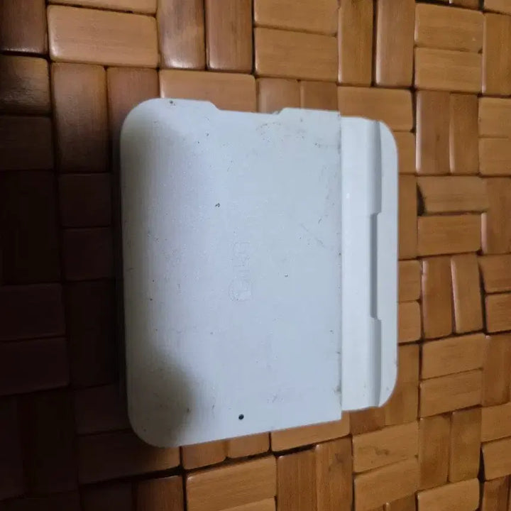 [BUNJANG] White Mobile Phone Charging Stand with Logo / 충전 거치대