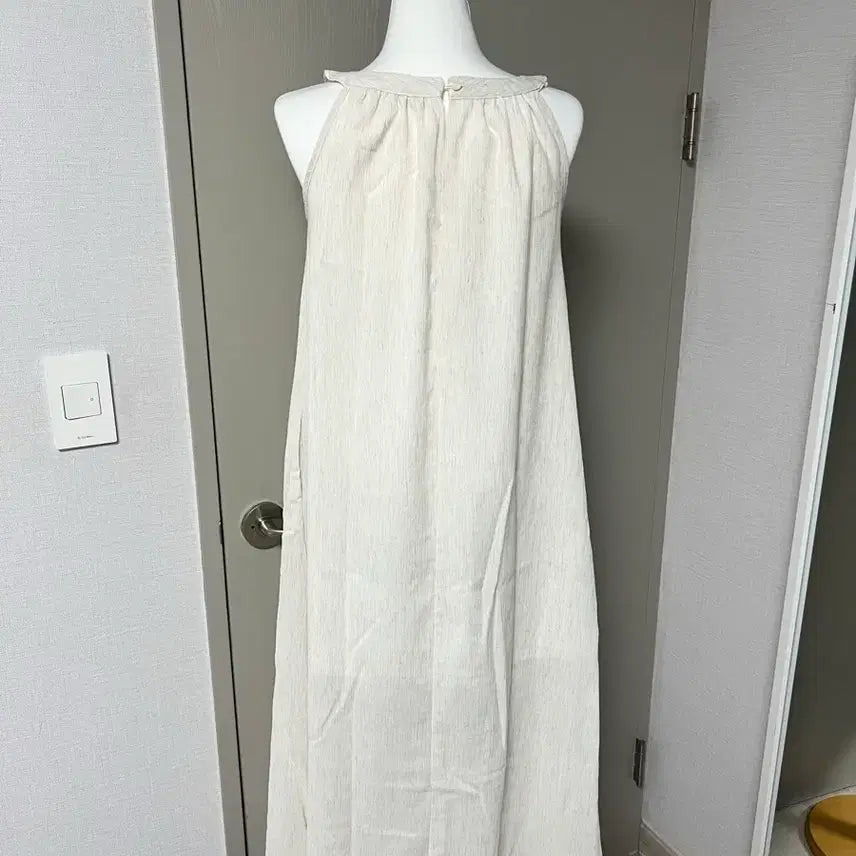 [BUNJANG] High-Quality Linen Halterneck Maxi Dress / [새상품] 고퀄리티 린넨 홀터넥 맥시 롱 원피스