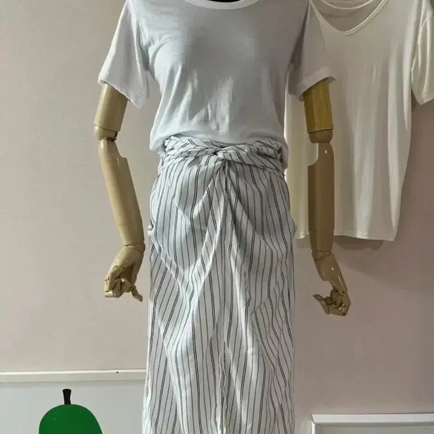[BUNJANG] White Twist Stripe Midi Long Skirt / [새상품] 화이트 꼬임 스트라이프 트임 미디 롱 스커트