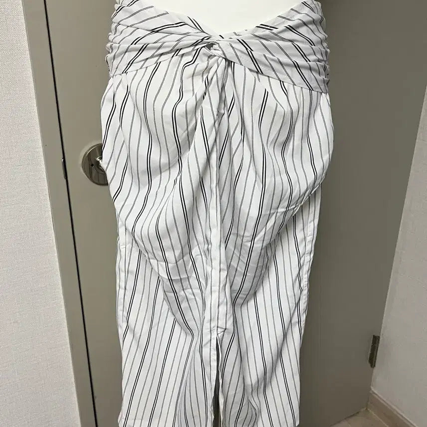 [BUNJANG] White Twist Stripe Midi Long Skirt / [새상품] 화이트 꼬임 스트라이프 트임 미디 롱 스커트