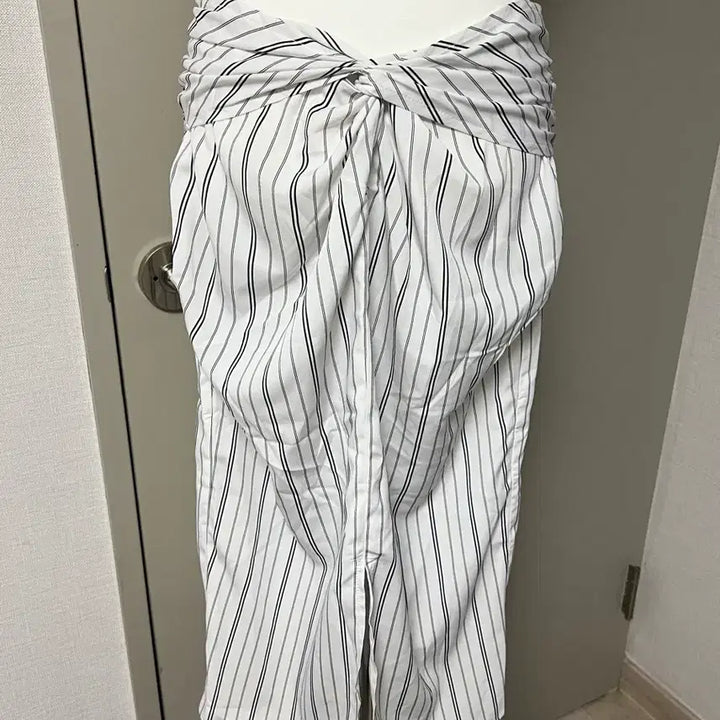 [BUNJANG] White Twist Stripe Midi Long Skirt / [새상품] 화이트 꼬임 스트라이프 트임 미디 롱 스커트