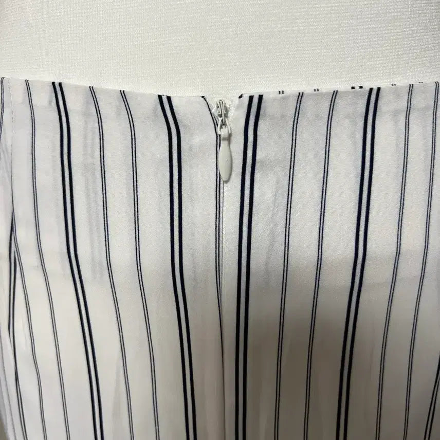 [BUNJANG] White Twist Stripe Midi Long Skirt / [새상품] 화이트 꼬임 스트라이프 트임 미디 롱 스커트