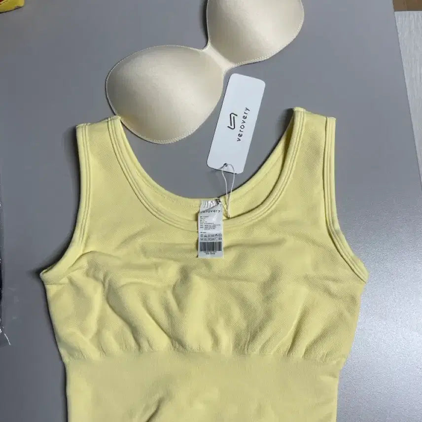[BUNJANG] Verobari Yellow Bra Top with Built-in Cups &amp; Leggings Set / 베로바리 옐로우 브라탑 캡내장 &amp; 레깅스