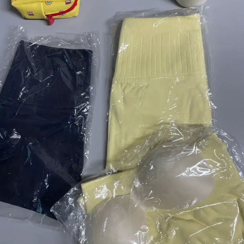 [BUNJANG] Verobari Yellow Bra Top with Built-in Cups &amp; Leggings Set / 베로바리 옐로우 브라탑 캡내장 &amp; 레깅스