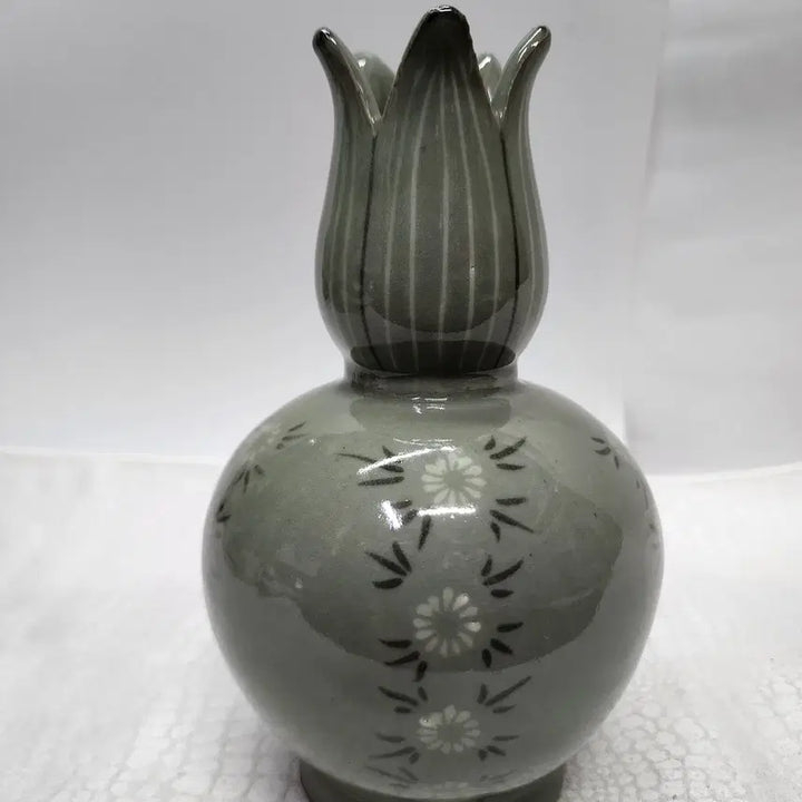 [BUNJANG] North Korean Celadon Vase - Geumgang Chorong Flower Design / 금강초롱 청자 북한도자기 화병