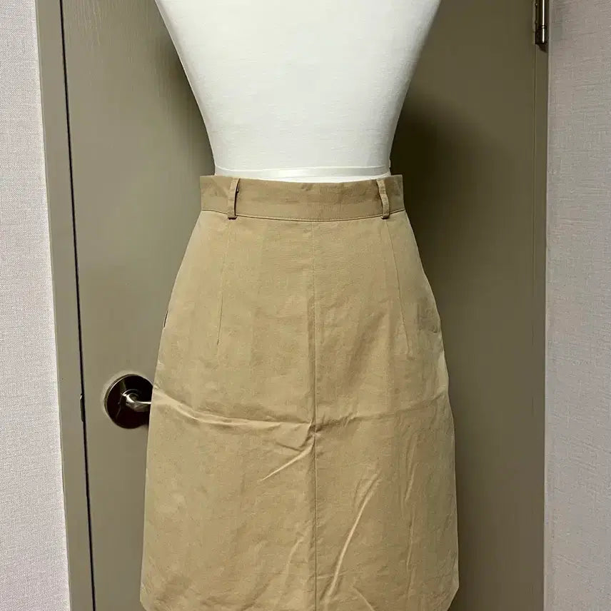 [BUNJANG] Beige Pin Tuck A-Line Midi Skirt / [새상품] 베이지 핀턱 A라인 미디 스커트
