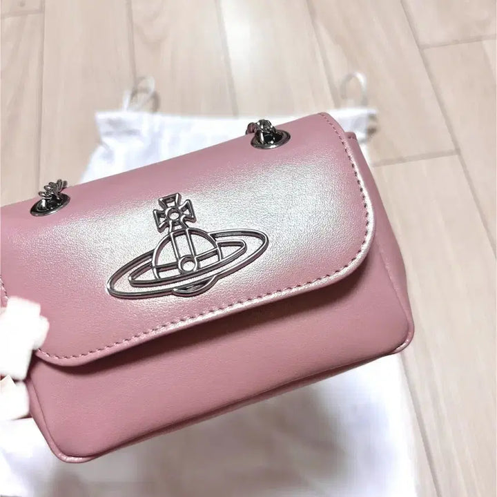 [BUNJANG] Vivienne Westwood Pearlized Leather Thin Line Chain Mini Bag Pink / 비비안 웨스트우드 펄라이즈드 레더 씬 라인 체인 미니백 핑크