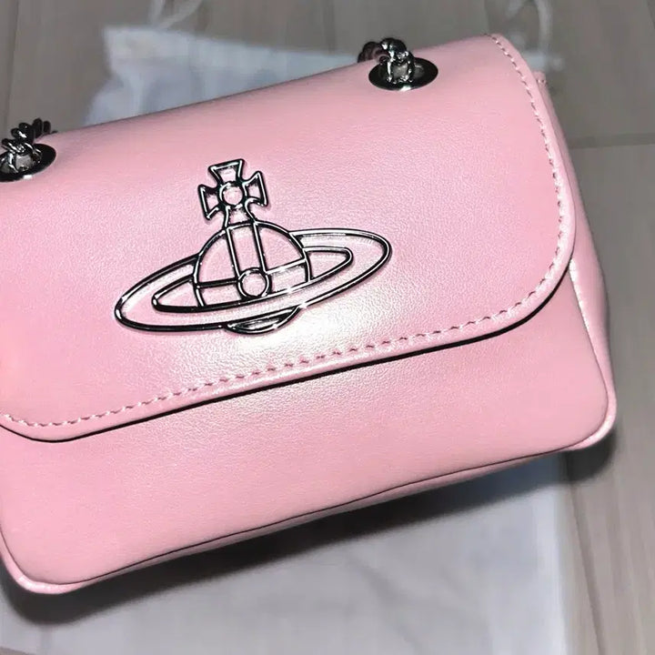 [BUNJANG] Vivienne Westwood Pearlized Leather Thin Line Chain Mini Bag Pink / 비비안 웨스트우드 펄라이즈드 레더 씬 라인 체인 미니백 핑크
