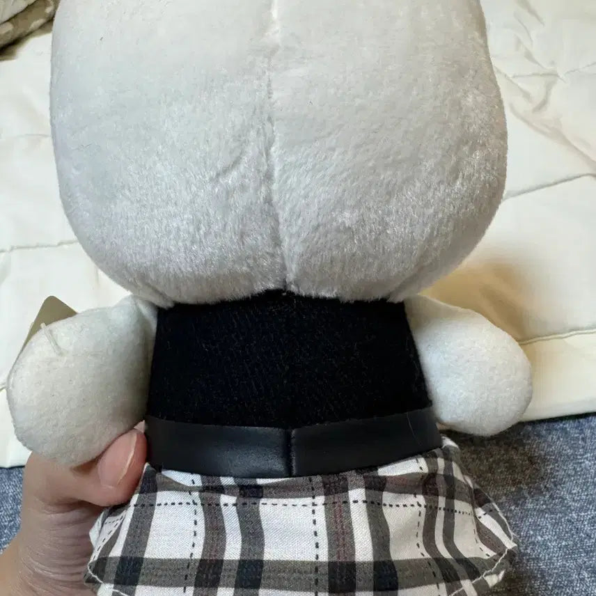 [BUNJANG] Hello Kitty Checkered Skirt Doll with Tag / 헬로키티 체크 인형 판매중 택O