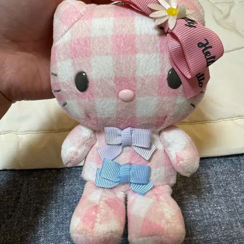 [BUNJANG] Hello Kitty Pink Daisy Doll Keychain / 헬로키티 핑크 데이지 인형 키링 판매중
