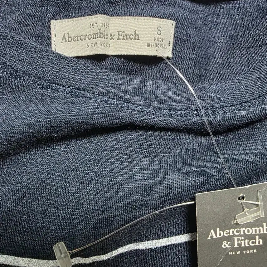 [BUNJANG] Abercrombie Navy Short Sleeve T-Shirt (S) / (새상품)아베크롬비 네이비 반팔 티셔츠 (S)