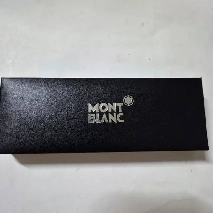 [BUNJANG] Montblanc Le Petit Prince Limited Edition Ballpoint Pen / 몽블랑)레만 14K 만년필 블루마린실버로듐 입니다