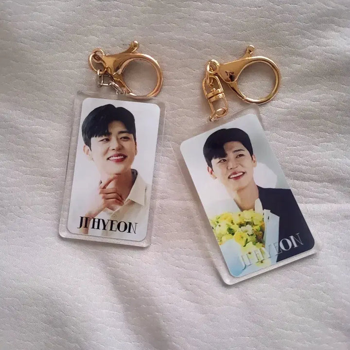 [BUNJANG] Park Ji-hyun Double-Sided Keyring / 박지현 양면키링 굿즈