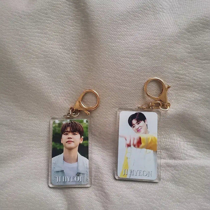 [BUNJANG] Park Ji-hyun Double-Sided Keyring / 박지현 양면키링 굿즈