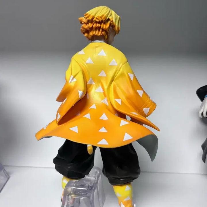 [BUNJANG] Kimetsu no Yaiba Zenitsu A Prize, Kaigaku B Prize Figure Set (Opened) / 제일복권 귀멸의칼날 젠이츠 a상 , 카이가쿠 b상 개봉품