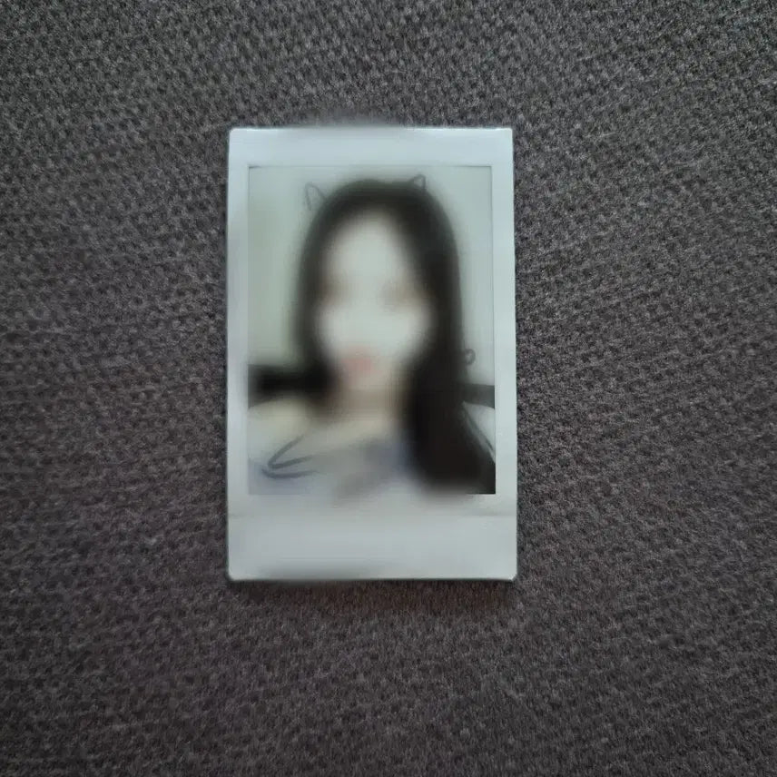 [BUNJANG] LUMINOUS Hyejin Signed Polaroid / 루셈블 현진 싸인 폴라로이드