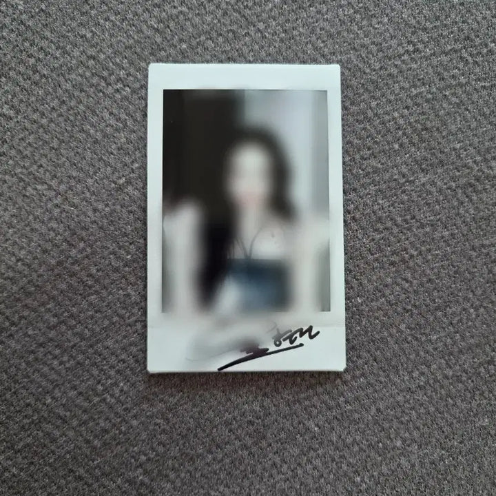 [BUNJANG] LUMINOUS Hyejin Signed Polaroid / 이달소 루셈블 현진 싸폴