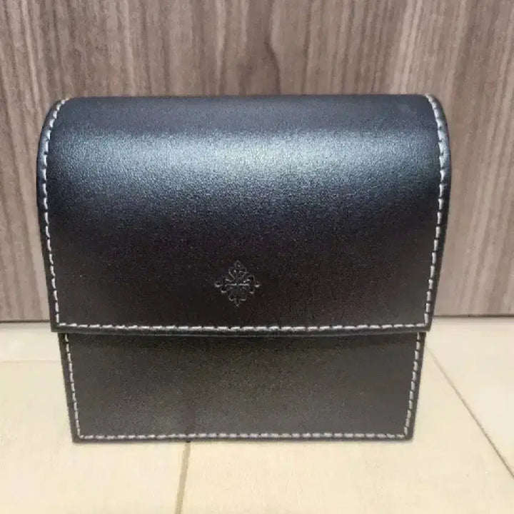 [BUNJANG] Patek Philippe Watch Case with Cushion and Certificate / 파텍필립 시계 케이스 + 쿠션 + 보증서