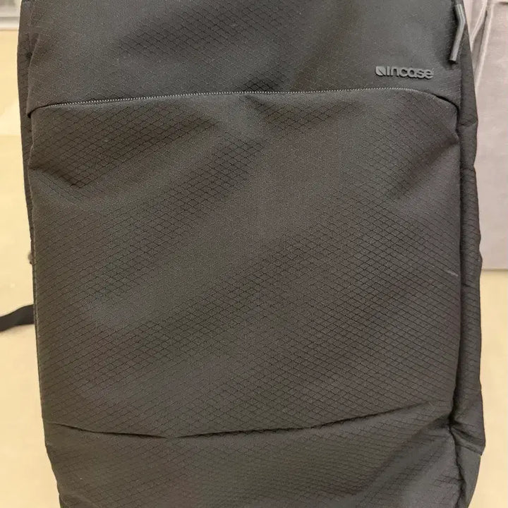 [SOLD OUT] 인케이스 시티 백팩 24L 다이아몬드 립스톱 블랙