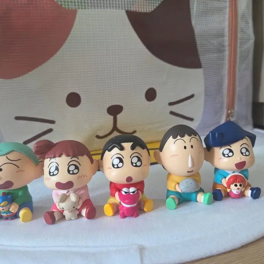 [BUNJANG] Crayon Shin-chan "Hug Me Tight" Gacha Figures Set / 짱구 꼬옥 안아줘 가챠