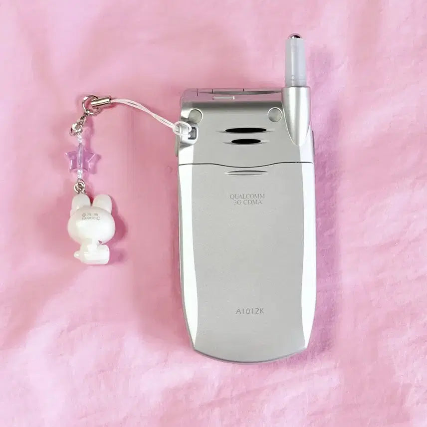 [BUNJANG] Docomo Hello Kitty Flip Phone Mock-up Pink Y2K Collectible / 도코모 키티폰 갸루폰 목업폰 핸드폰 폴더폰 고전폰 핑크 모형폰