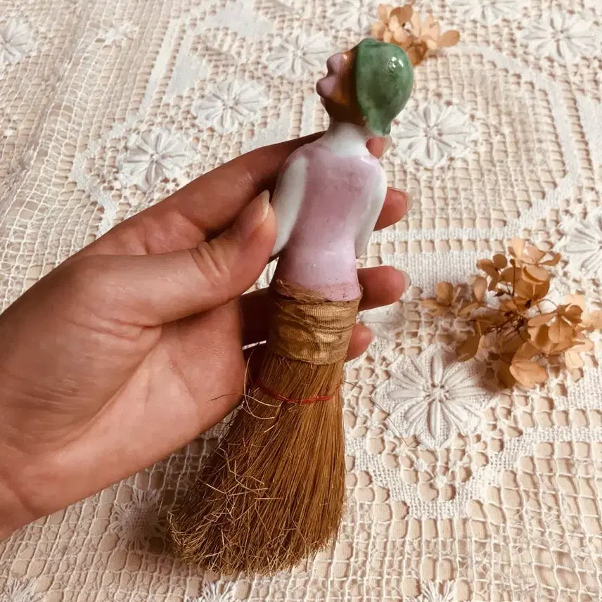 [BUNJANG] Antique Vintage Figurine Mini Broom / 앤틱 빈티지 피겨린 미니 빗자루
