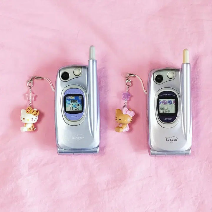 [BUNJANG] 2-Set Hello Kitty Docomo Gyaru Phone Pink Mock-up Phone / [2set] 키티폰 핑크 도코모 갸루폰 목업폰 핸드폰 폴더폰 고전폰 목각