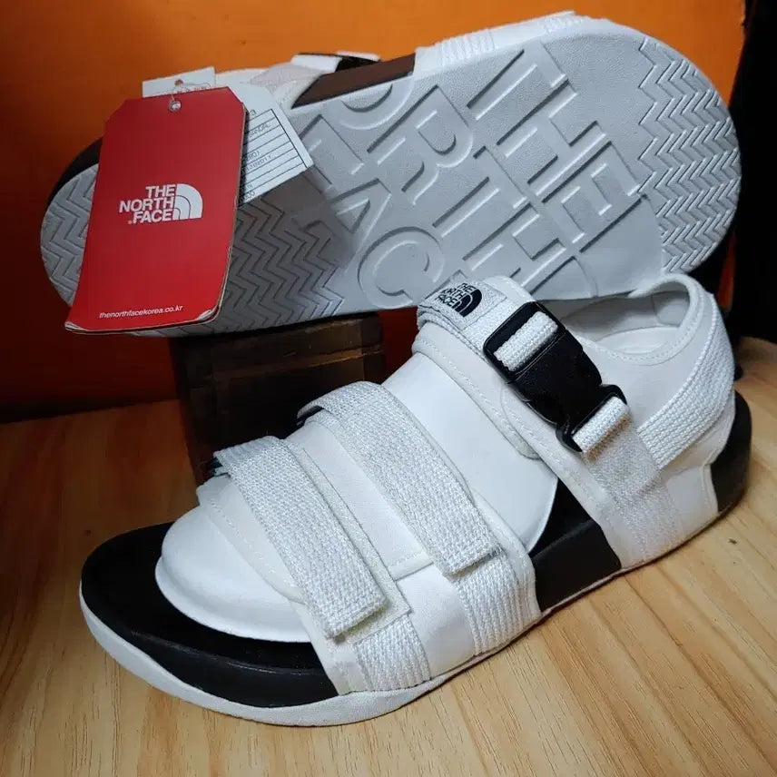[BUNJANG] The North Face Sandals (US 9 / 270mm) Unused / (미사용)노스페이스 샌들(US9사이즈270)