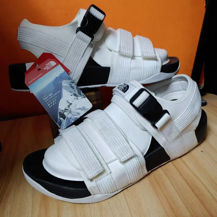 [BUNJANG] The North Face Sandals (US 9 / 270mm) Unused / (미사용)노스페이스 샌들(US9사이즈270)
