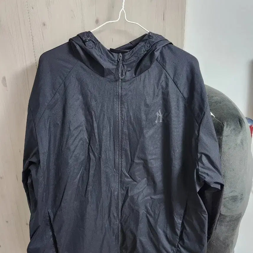 [BUNJANG] MLB Sportive Ultra-Lightweight Running Windbreaker / MLB 스포티브 초경량 러닝 바람막이